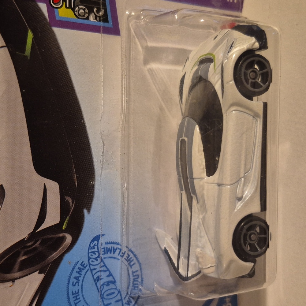 D4 Hot Wheels  2020 Koenigsegg Jesko  with shipping protector